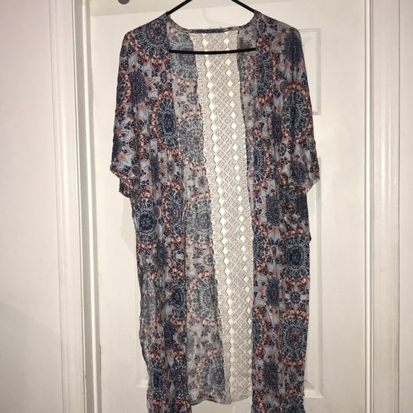 Kimono w/ side slits - Picture 1 of 2